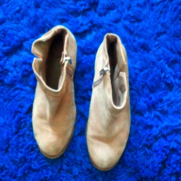 Women's Jessica Simpson Tan Ankle Boots - Picture 2 of 4